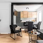 10 Active Apartment *