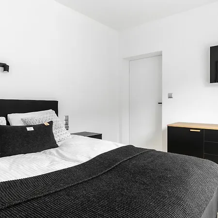 10 Active Apartment *